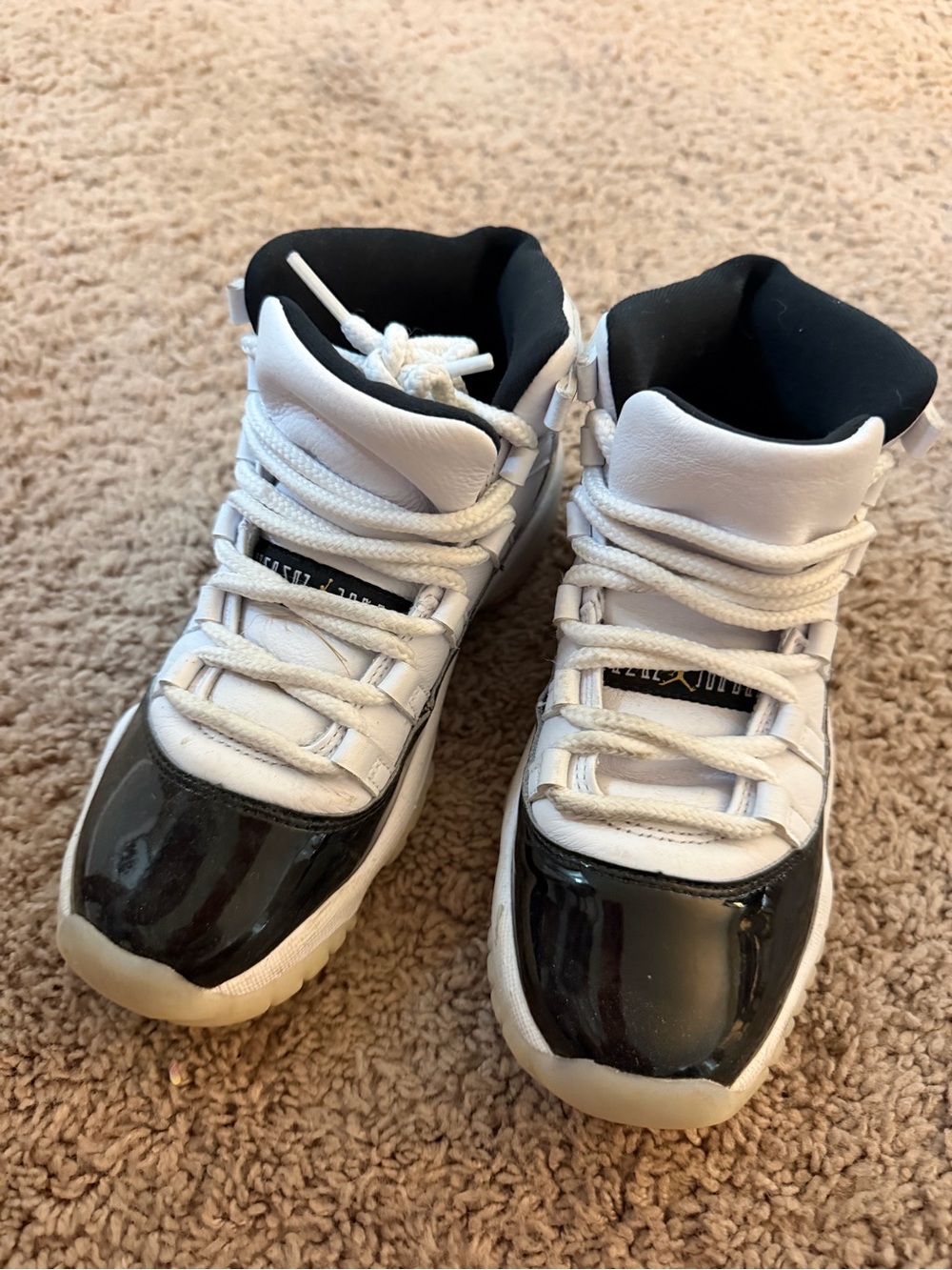 🖤🤍 Air Jordan 11 “Gratitude” – Size 4Y 🖤🤍